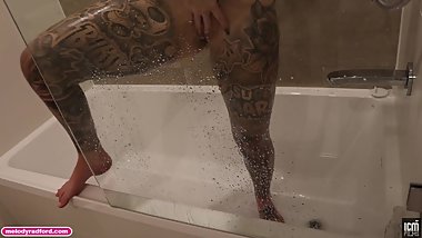 BIG TIT Teen Squirting Cum Over 11 Times In a Row Fingering Herself In The Bath - Melody Radford