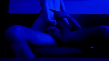 Saltando a arriba de la pija de mi primo mientras nos quedamos solitos