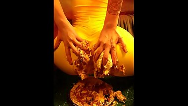 Ѕольша€ задница скачет на торте. Honey Haze