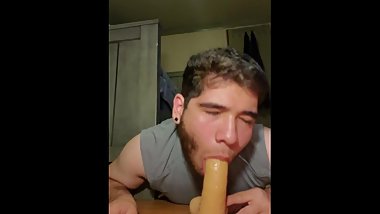 Teen deep throats dildo