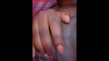 Playing with my clit for strangers to see