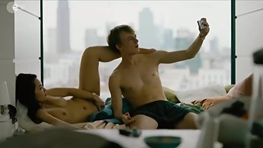 Mai Duong Kieu - Bad Banks s01e01 (2018)