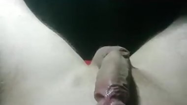 ѕарень дрочит свой член!!!